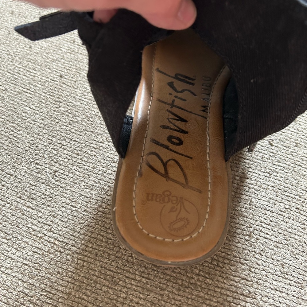 Blowfish Women' Black zip Sandals new